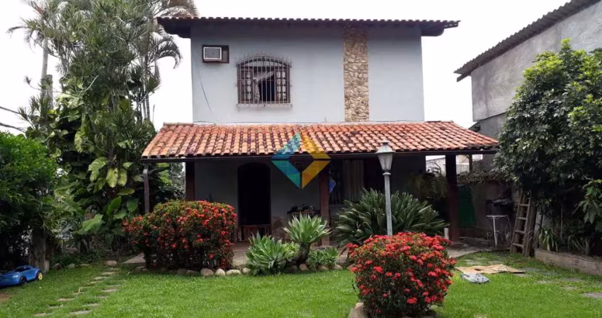 Casa com 4 dorms, Piratininga, Niterói - R$ 950 mil, Cod: 653