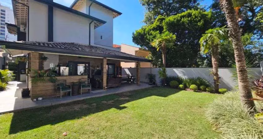 CASA EM CONDOMÍNIO NO JARDIM SANTA TERESA - AT: 360,00 m² e AC: 294,00 m² - 3 SUÍTES