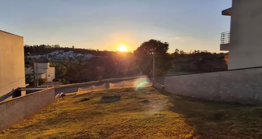 Venda de terreno em condomínio fechado em jundiaí - loteamento quintas do lago - leve aclive