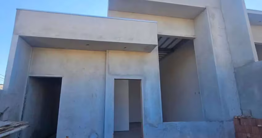 Casa casa assobradada em de conclusão, próximo a aabb;  3 quartos, suíte máster, 3 banheiros, copa, 01 lavabo, sala com 2 ambientes, tv, jantar; infra instrutora de ar condicionado, agua quente, banhe