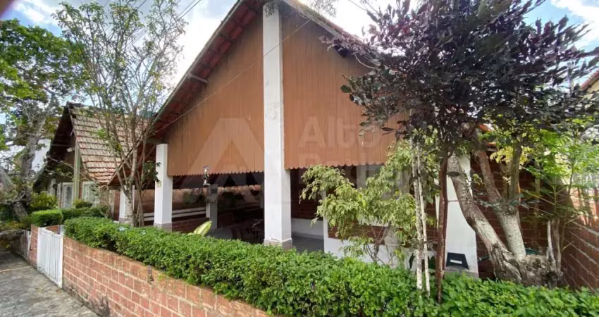Casa em condomínio fechado com 4 quartos para alugar na Avenida Cícero Batista de Oliveira, 1632, Alpes Suiços, Gravatá