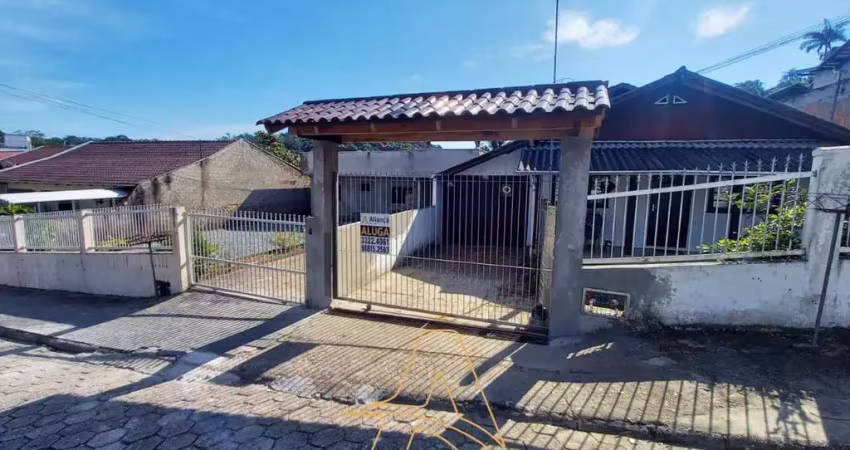 Excelente investimento no bairro fortaleza! duas casas em um terreno de 416m² - ideal para residência e comércio!