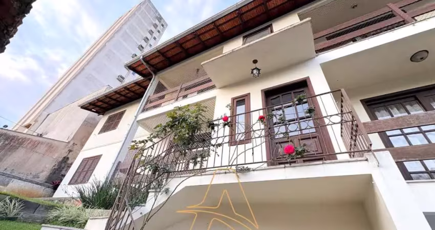 Amplo apartamento com 3 dormitórios no bairro vila nova!