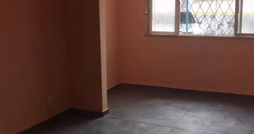 Apartamento térreo em prédio pequeno bem cuidado próximo a o comércio e transporteo
