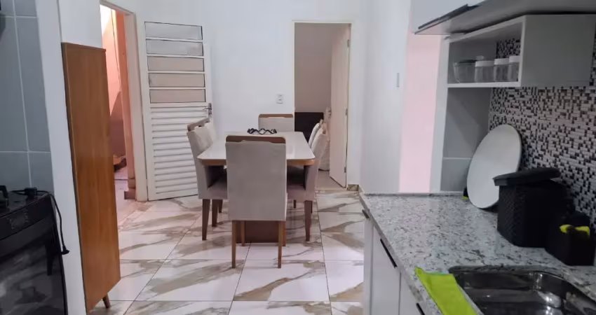 Ótima casa reformada 2 quartos terraço em condomínio fechado junto ao brt