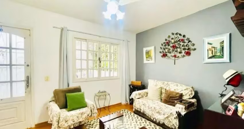 Linda casa geminada de um lado só  a venda alto Teresópolis