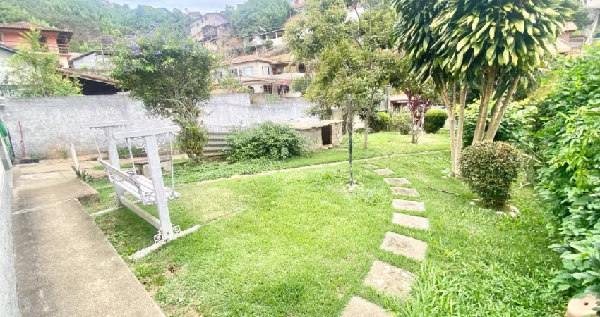 Vendo linda casa com kitnet no vale paraíso Teresópolis!