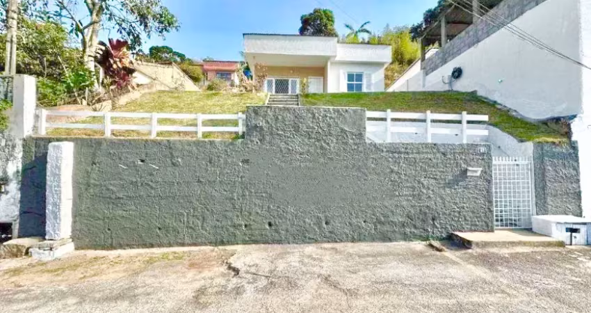Vendo linda casa no vale do paraíso teresópolis próximo ao centro da cidade !