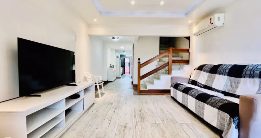 Linda casa geminada dentro de condomínio no alto teresópolis!