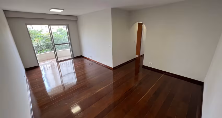 Apartamento impecável, já reformado e em localização privilegiada.