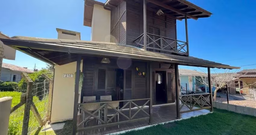 Casa com 4 dormitórios à venda, 160 m² por R$ 550.000,00 - Centro - Balneário Arroio do Silva/SC