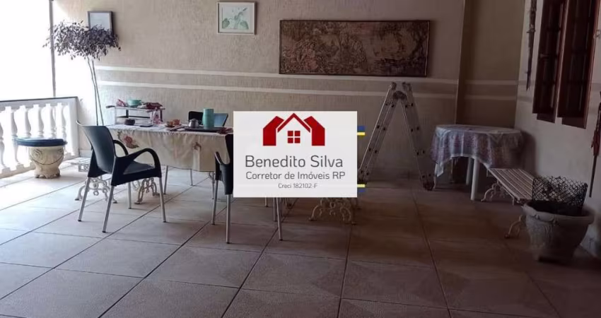 Casa Centro de Pirassununga - SP , 3 quartos sendo 1 suíte, 4 veículos, amplo quintal, ideal para escritório.