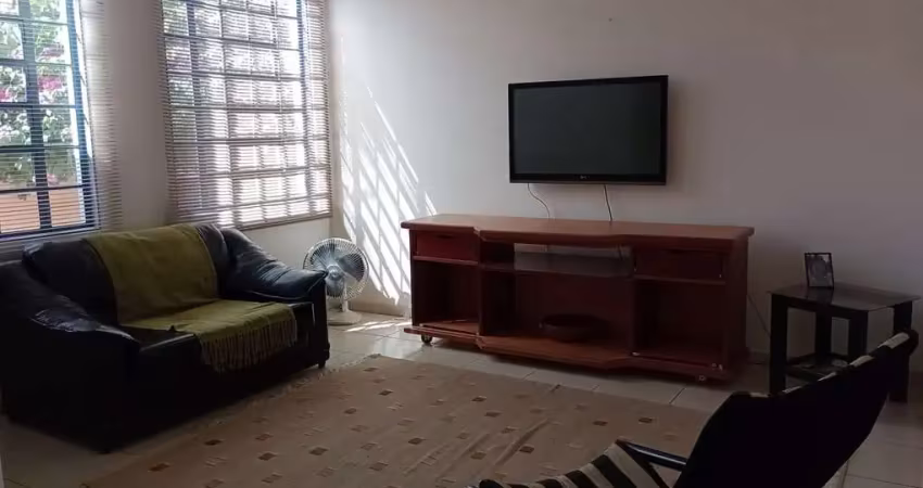 Casa na Vila Tibério 4 dormitórios, 3 banheiros R$ 550.000 em Ribeirão Preto - SP.