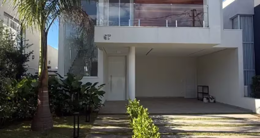 Belíssimo sobrado à venda com 3 suítes em condomínio na zona sul