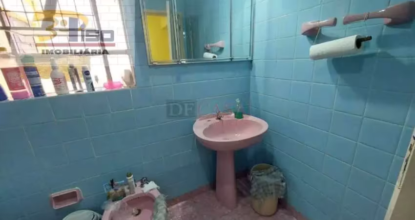 Sobrado em penha de frança com 2 dormitórios, sala, cozinha amplos, lavanderia, quintal e 2 vagas. está localizado à 900m do shopping penha, próximo da estação de metro penha, senac, etec prof aprígio