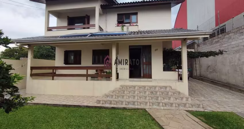 Casa com Piscina no Bairro Medianeira em Farroupilha!