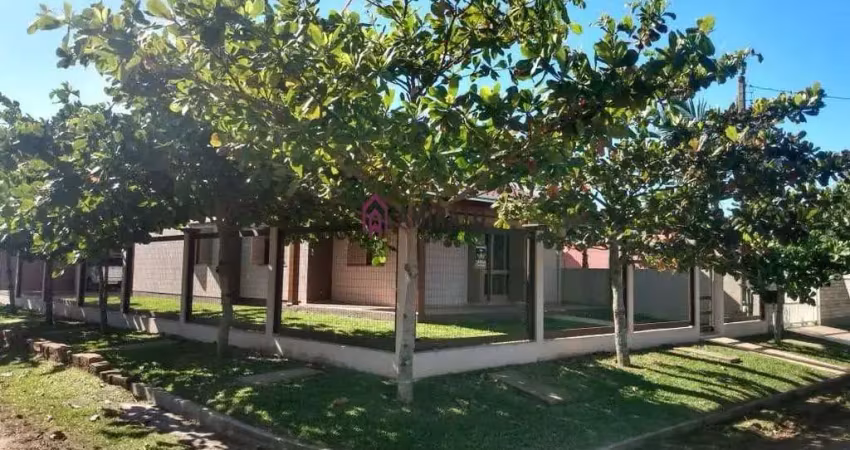 Casa à venda em Torres - Mobiliada e com churrasqueira