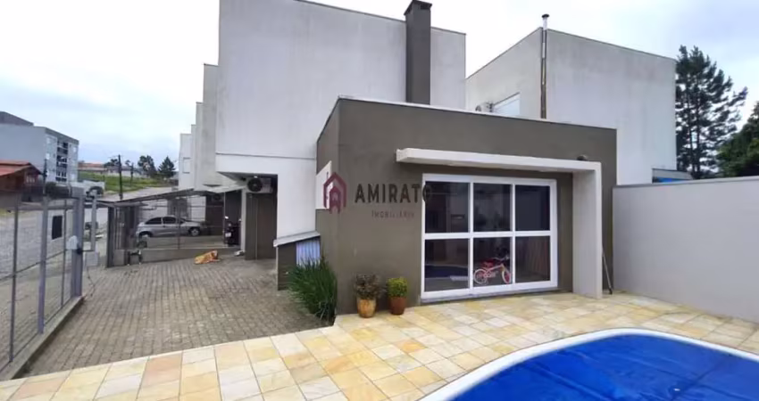 Sobrado semimobiliado com churrasqueira e piscina em Monte Verde, Farroupilha - Venda