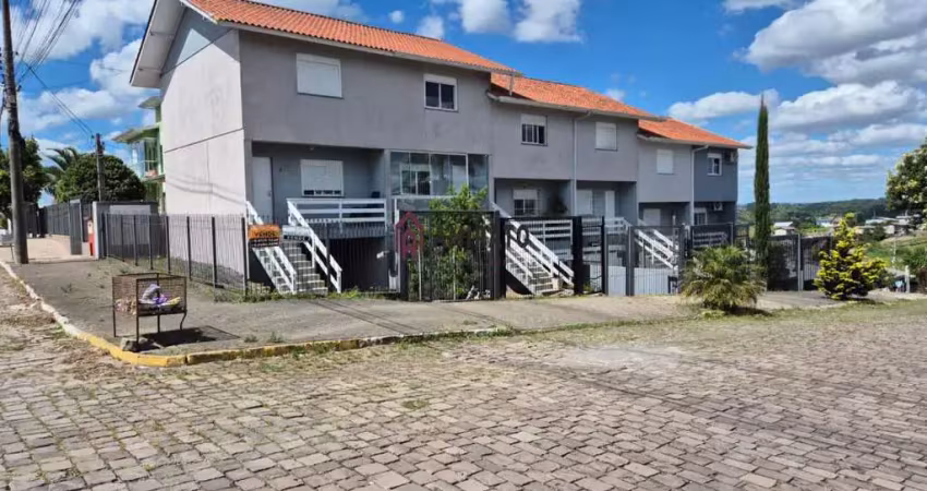 Sobrado semimobiliado com churrasqueira no Bairro Santa Catarina, Farroupilha - Venda