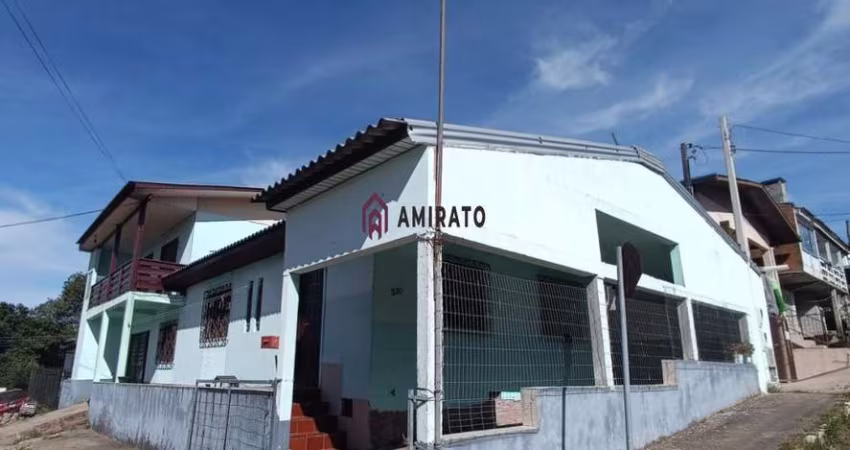 OPORTUNIDADE! Casa de Esquina com Duas Moradias no Bairro Cinquentenário – Excelente para Investidores ou Famílias Grandes!