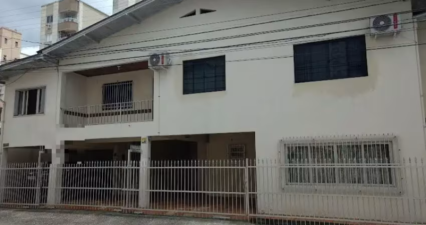 Casa para excursão para alugar no centro de balneário camboriú!