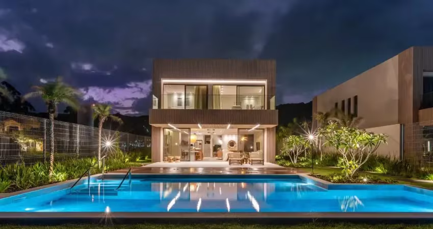 Casa alto padrão na praia do estaleiro, balneário camboriú