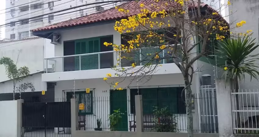 Casa p/ locação de grupos e excursões no centro de balneário camboriú!