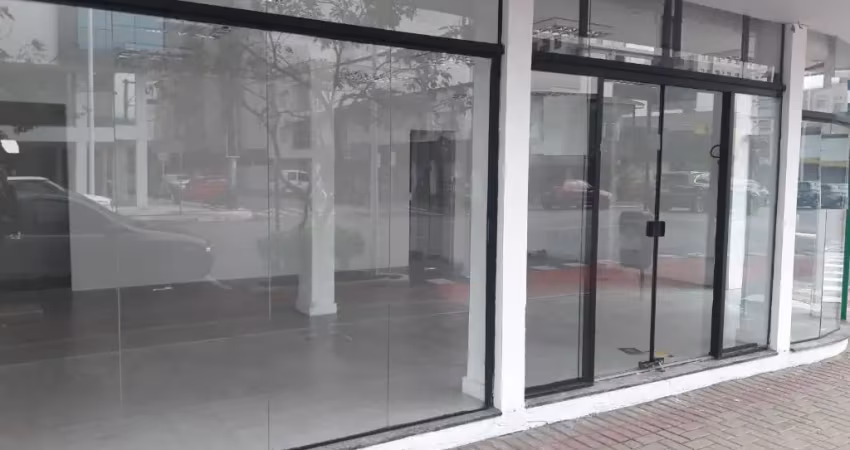 Excelente loja p/ locação na 3º avenida! centro de balneário camboriú!