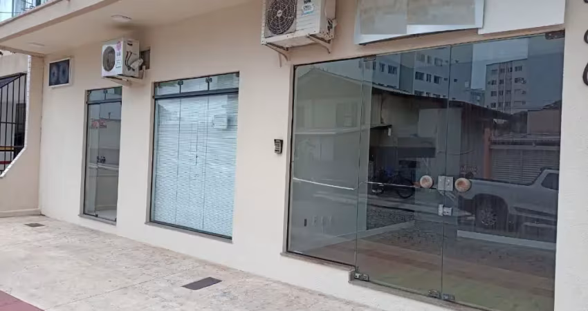 Loja para locação no centro de balneário camboriú! 4 salas, 84 m²!