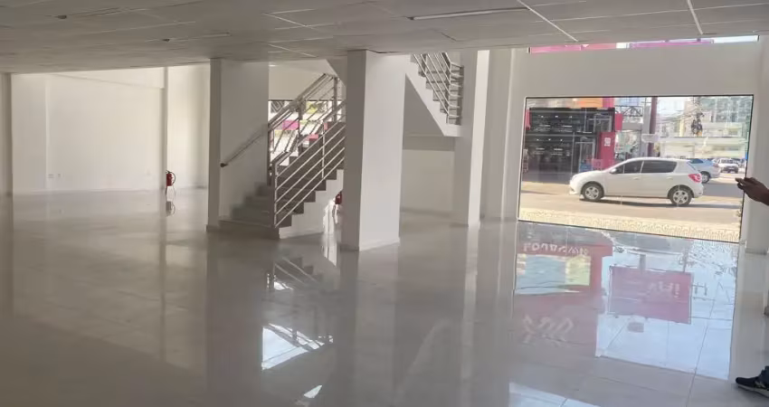 Excelente loja para locação na avenida do estado! amplo espaço!