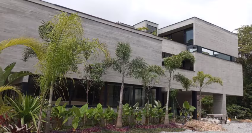 Casa nova no estaleiro em balneário camboriú! oportunidade!