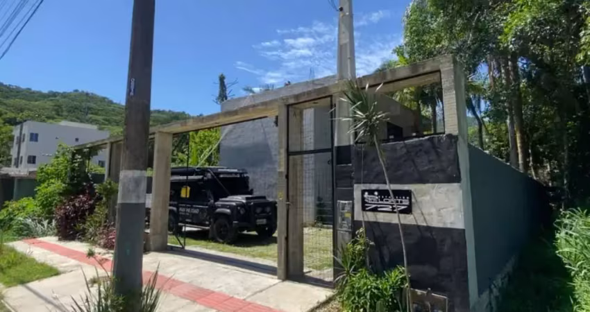 Loft para locação, (1 quarto, 1 vaga)! na praia do estaleiro!
