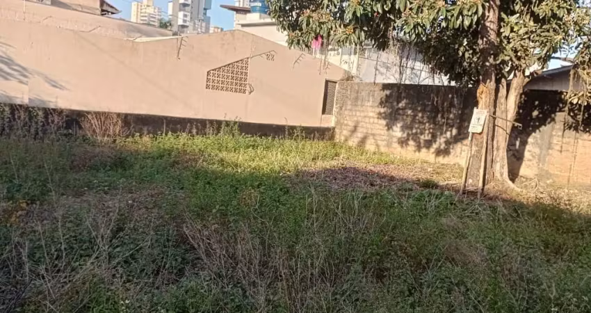 Excelente terreno à venda no centro de balneário camboriú! plano, frente para a rua!