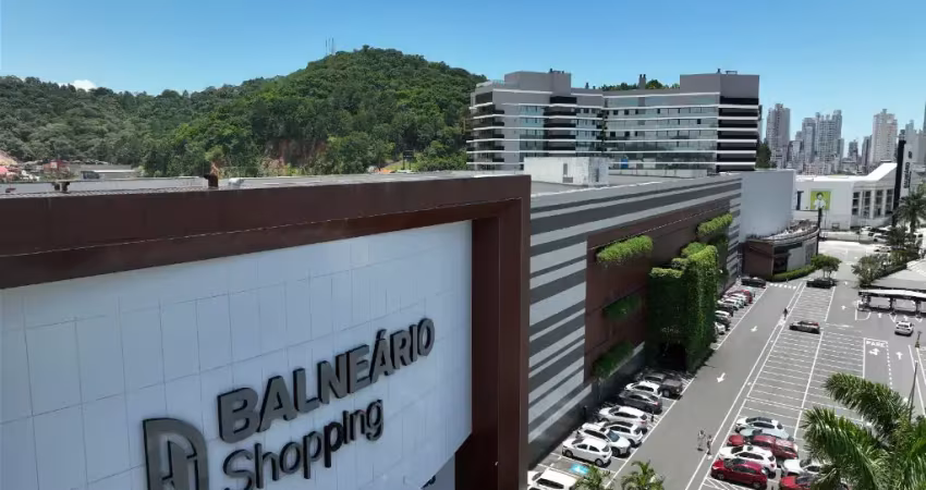 Apartamento em cima do shopping balneário! 2 suítes, 2 vagas! só entrar e morar!
