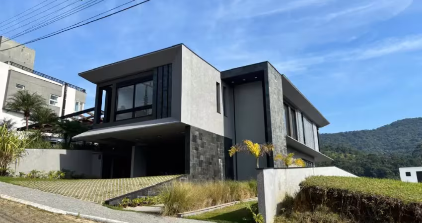 Casa nova, moderna! 4 suítes e 4 vagas! oportunidade no ariribá!