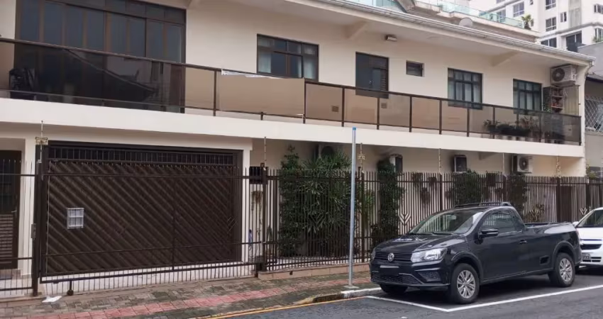 Apartamento mobiliado e decorado + lojas comerciais no térreo! oportunidade!