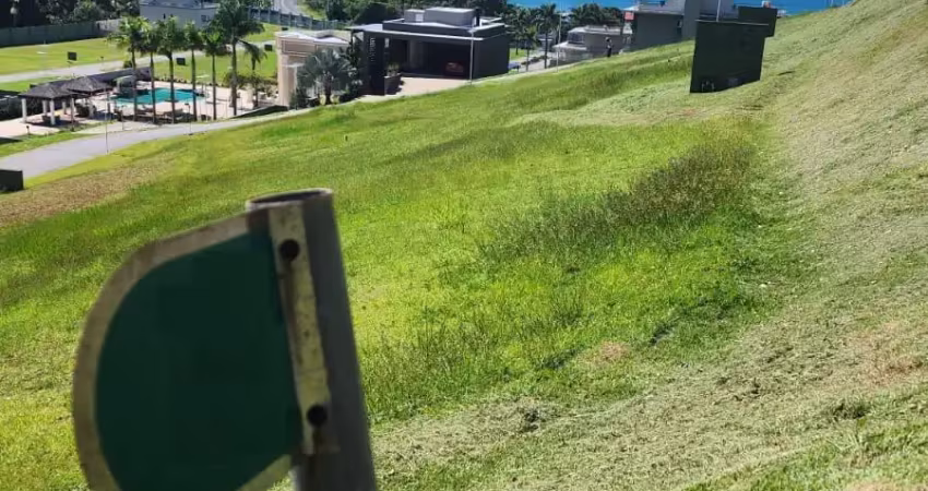 Excelente terreno em condomínio, no melhor local do estaleirinho