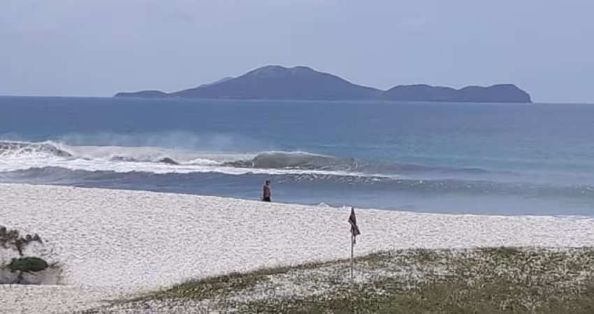 BEIRA MAR, NO PARAÍSO EM CABO FRIO, PRAIA DO FOGUETE, EXCELENTE OPÇÃO CASA 3/4