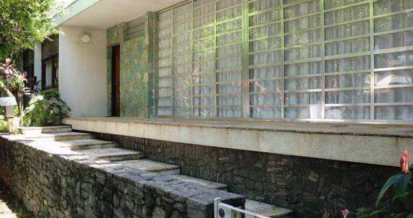Casa no alto de pinheiros com 3 quartos sendo 1 suíte, 4 vagas de garagem