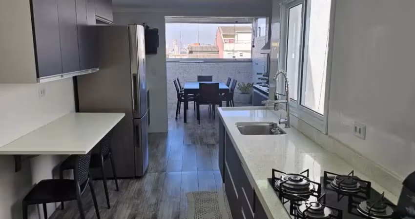 Cobertura moderna com 2 dormitórios, 2 vagas e elevador até o piso superior
