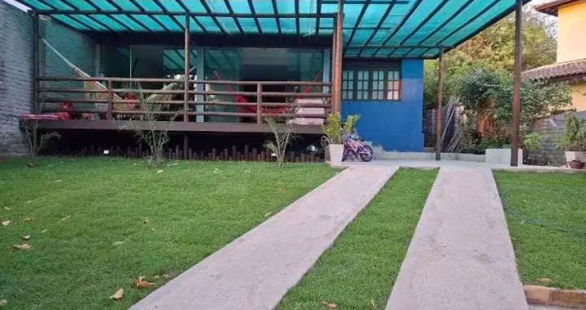 Casa charmosa à venda no condomínio residencial jardim de cotovelo