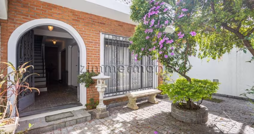 Casa com 3 quartos à venda na Rua Albina Barbosa, --, Aclimação, São Paulo