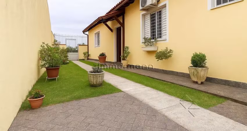 Casa com 3 quartos à venda na Rua Camburiú, --, Vila Ipojuca, São Paulo