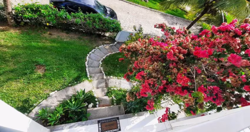 Excelente casa moderna em condomínio fechado à venda