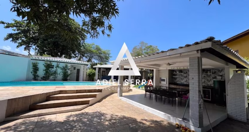 interlagos - 1.300m² total - Nascente - Área verde - 2 varandas - 5 quartos sendo 4 suítes - Despesa - 2 roupeiros - Churrasqueira - Piscina - 3 vagas