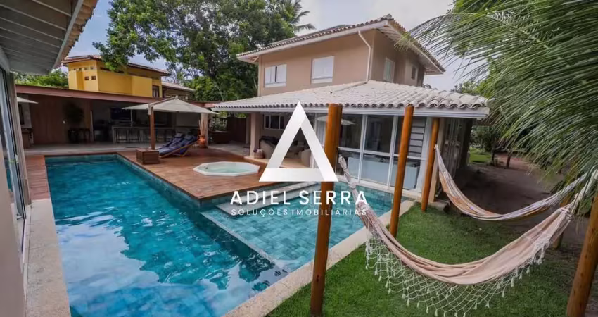 Sauípe - 1.408,47m² total - PORTEIRA FECHADA - 5 suítes - Energia solar - Splits - Armários - Piscina c/ deck - Spa - Espaço Gourmet - 3 vagas