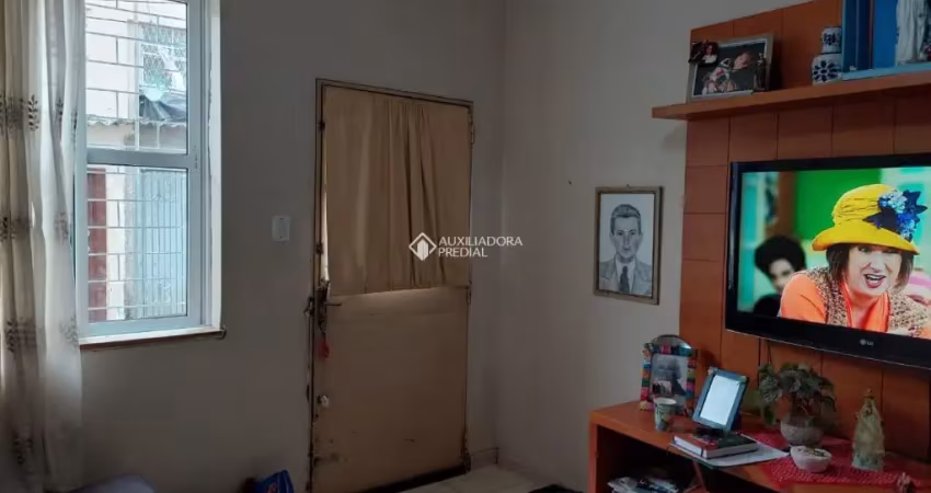 APARTAMENTO 3 QUARTOS TÉRREO COM PÁTIO NO BAIRRO IAPI COM GARAGEM
