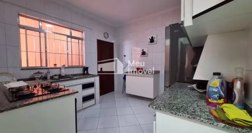 Sobrado com quartos grandes 4 dormitórios com 125m² de construção e 130m² terreno
