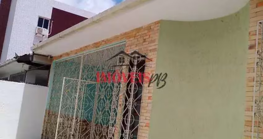 Casa solta no Jose Américo com 3 quartos e ótima localização