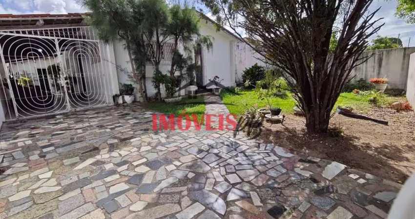 Casa nos Bancários com 4 quartos sendo 1 suíte com Ótima localidade